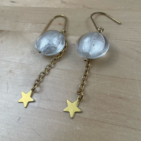 Glass bead star charm chain earrings - Picture 3 of 6